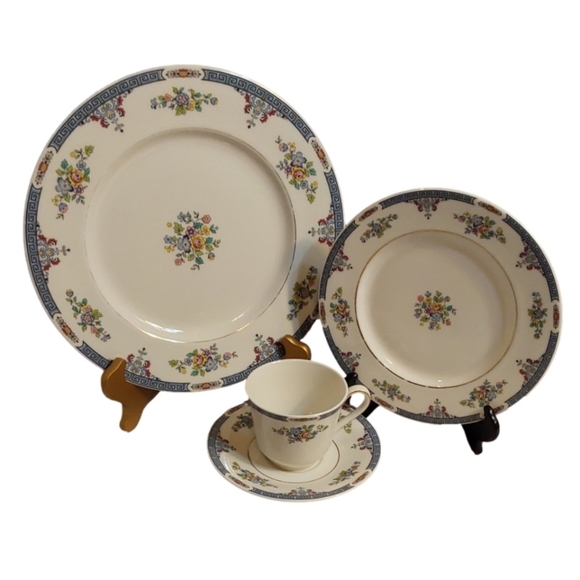 ROYAL DOULTON COTSWOLD VINTAGE  4 PIECES ROYALTY DINNERWARE - Picture 3 of 6